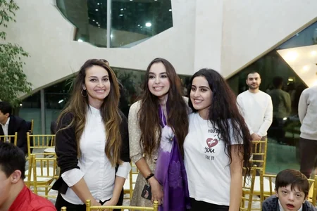 Heydər Əliyev Fondunun vitse-prezidenti Leyla Əliyeva daun sindromlu uşaqlar üçün təşkil olunan şənlikdə iştirak edib - FOTO