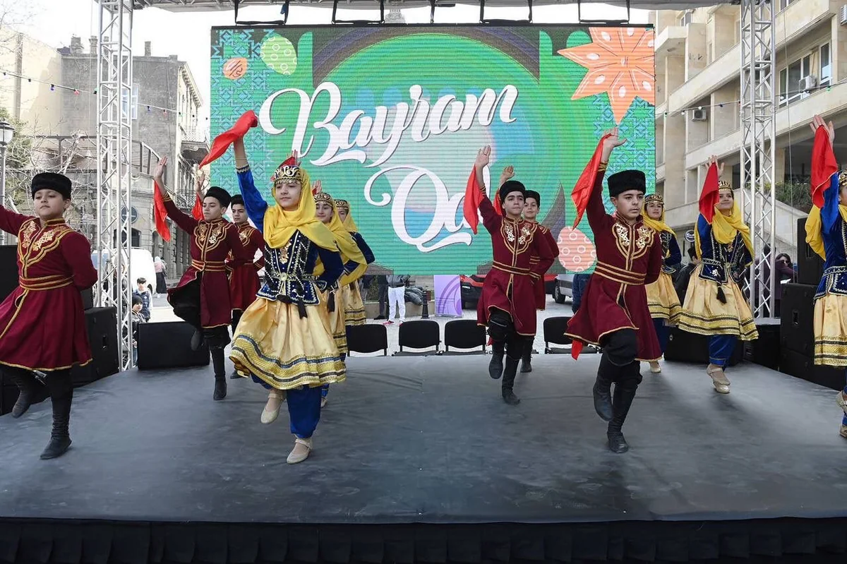 DOST İnklüziv İnkişaf və Yaradıcılıq Mərkəzi İçərişəhərdə konsert layihəsini təqdim edib
