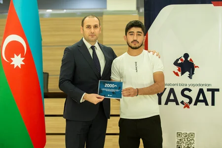 “YAŞAT” tələbə adını qazanmış şəhid övladlarına 2000 manat pul mükafatı təqdim edib 