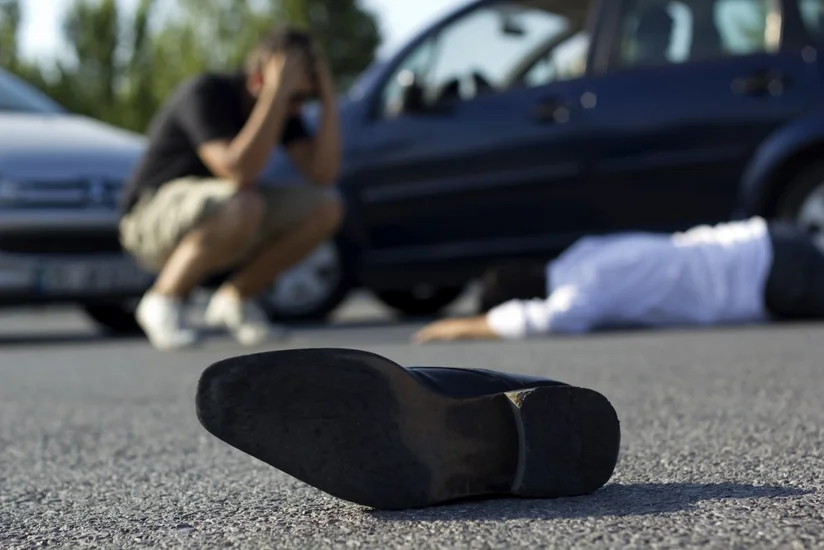 Bakıda yolu keçmək istəyən gənci avtomobil vurub