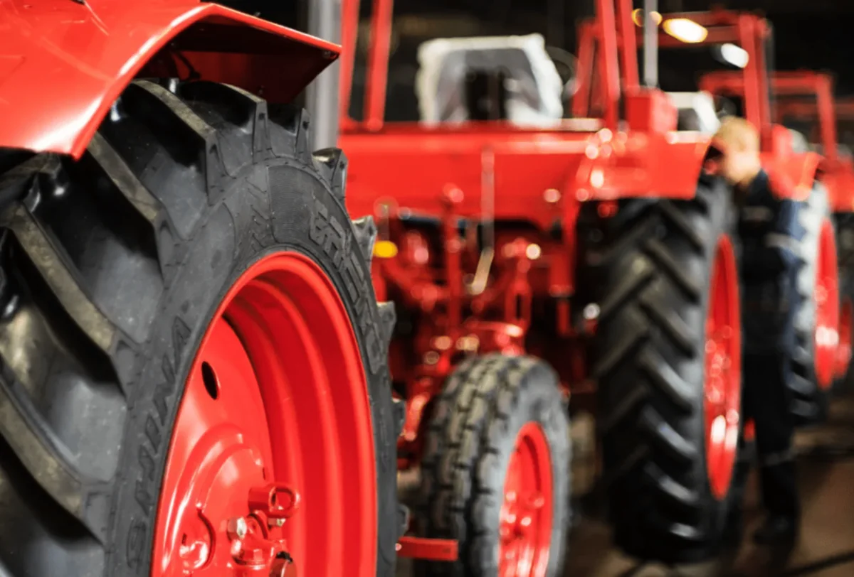 Ağdamda gənc traktor aqreqatının altında qalaraq ölüb