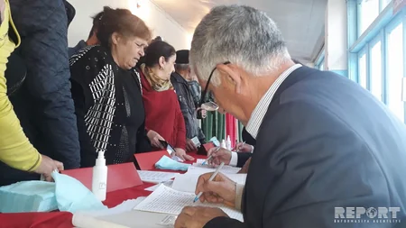 Lənkəranda seçki məntəqələrində seçici sıxlığı yaranıb - FOTO - VİDEO