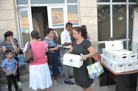 Heydər Əliyev Fondu Qurban bayramı münasibəti ilə aztəminatlı ailələrə qurban payları verib