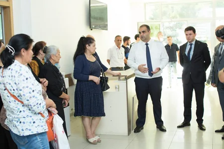 Kamran Əliyev şəhid olan prokurorluq əməkdaşlarının ailə üzvləri ilə görüşüb