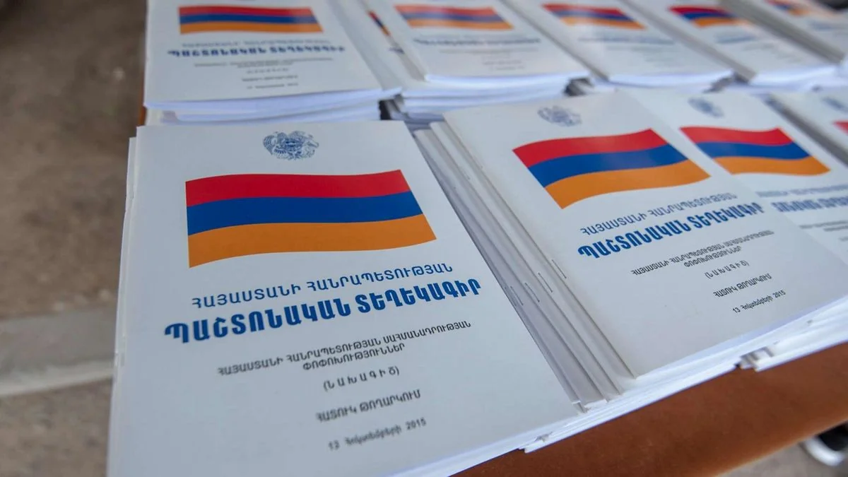 Почти 60% граждан Армении заявили о необходимости оставить Конституцию страны неизменной