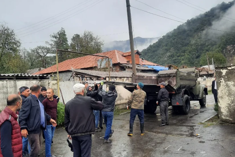 Balakəndə dolu nəticəsində ziyan dəyən evlər bərpa olunur