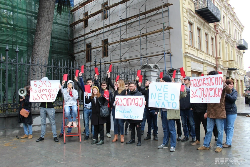 Tbilisidə Gürcüstan Prezidentinin impiçmenti tələbi ilə aksiya keçirilib - FOTOREPORTAJ