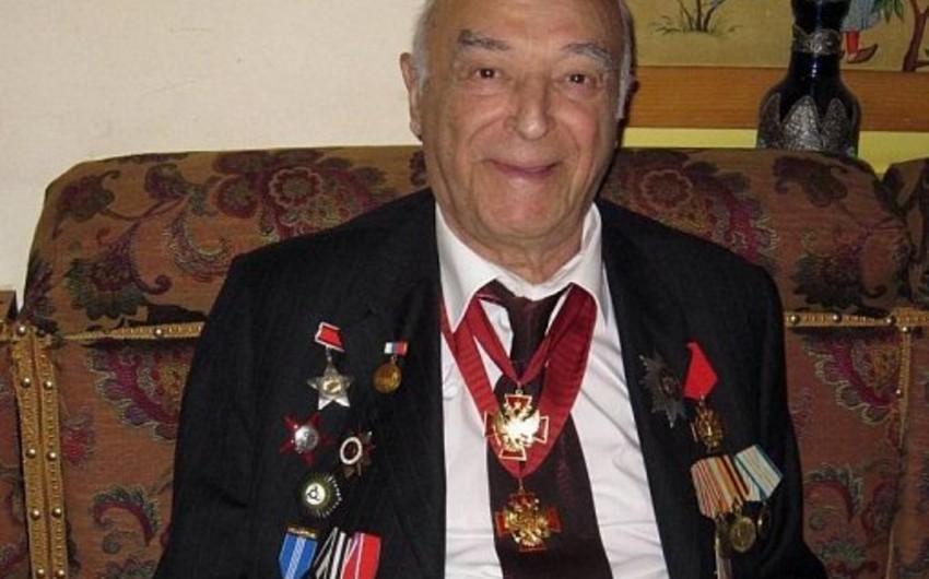 Aktyor Vladimir Etuşun 95 illiyini qeyd edir