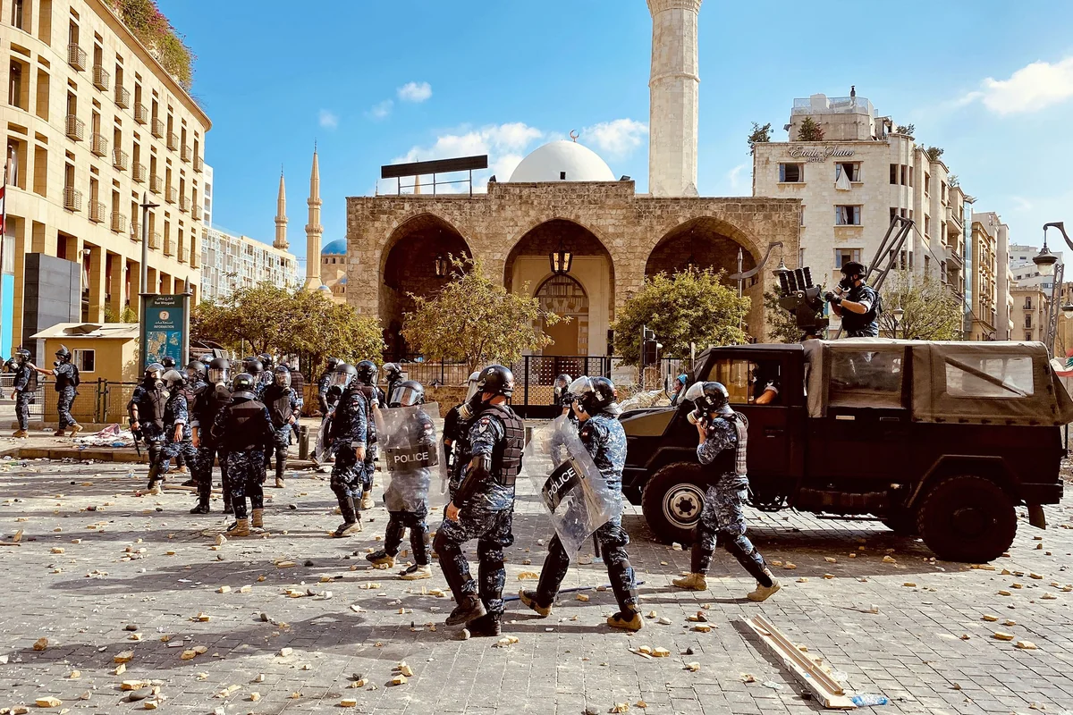 Ermənilər Azərbaycanın Livandakı səfirliyinin qarşısında təxribata cəhd ediblər