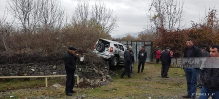 Şəkidə avtomobil qaz xəttinə çırpılıb, xəsarət alan var