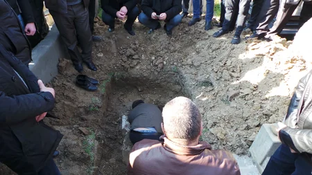 Günəşli” yatağında baş verən qəzada həlak olan daha bir neftçi dəfn olunub - FOTO