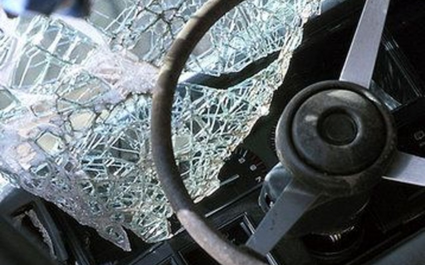 Bakı-Qazax yolunda “Opel” “KamAZ”la toqquşub, yaralılar var Bakı-Qazax yolunda “Opel” “KamAZ”la toqquşub, yaralılar var