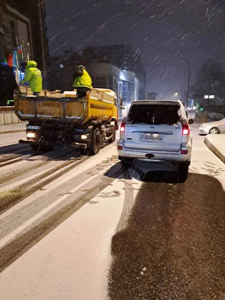 Bakının küçə və prospektləri gecə qardan təmizlənib