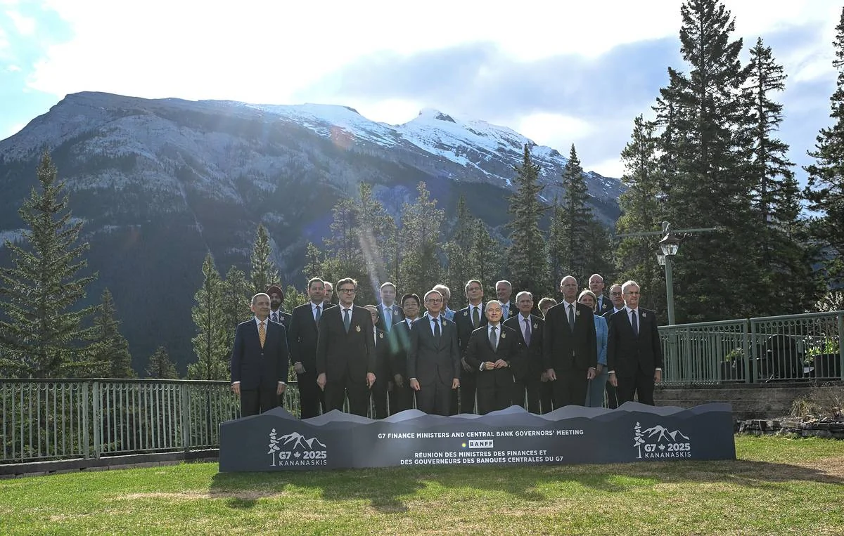 G7 threatens tougher sanctions against Russia if it continues Ukraine hostilities