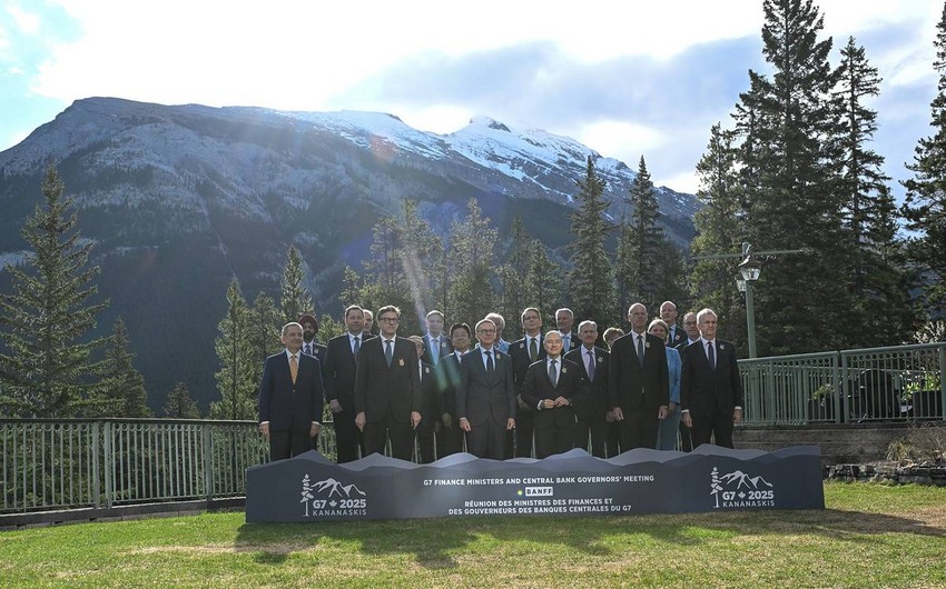G7 threatens tougher sanctions against Russia if it continues Ukraine hostilities 