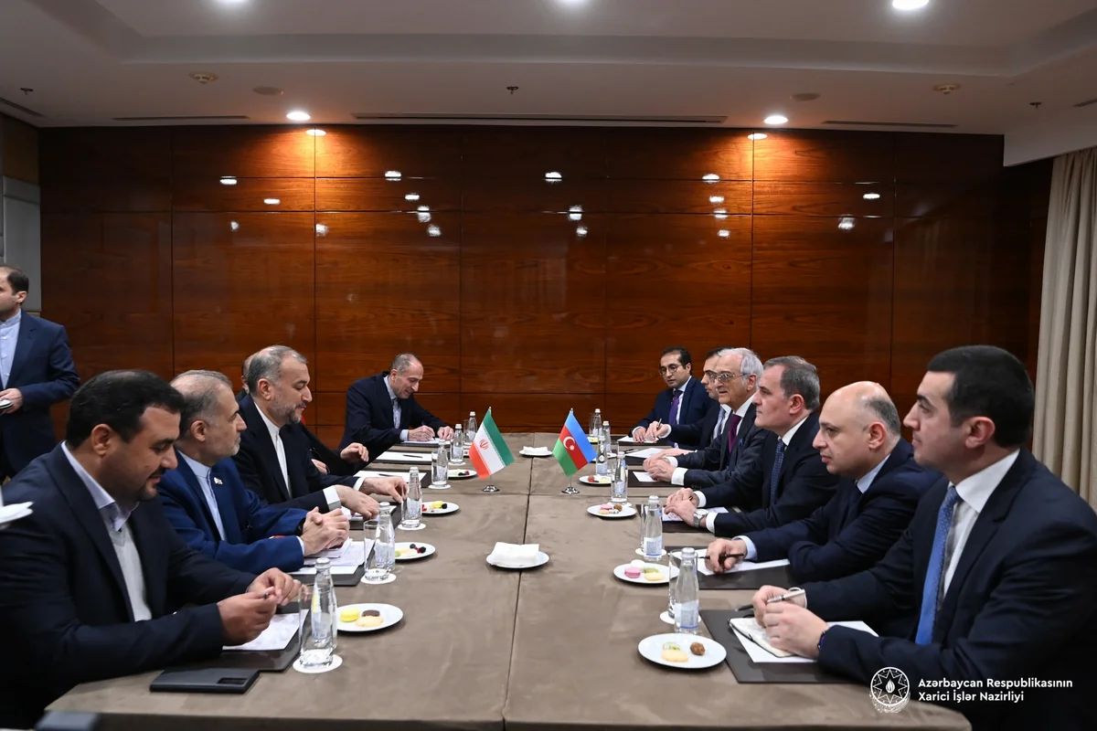 Azerbaijani, Iranian FMs discuss bilateral, regional issues
