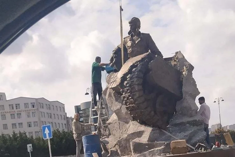 Памятник Альберту Агарунову олицетворяет собой Нагорный Карабах