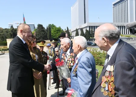 Prezident İlham Əliyev 9 May - Qələbə Günü münasibətilə Bakıda keçirilən mərasimdə iştirak edib - YENİLƏNİB