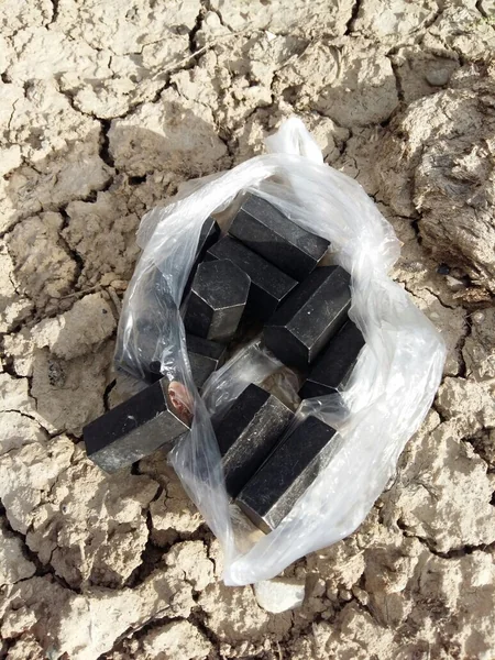 Xızıda 4 müxtəlif evdən 2 ədəd partlamamış hərbi sursat aşkar edilib