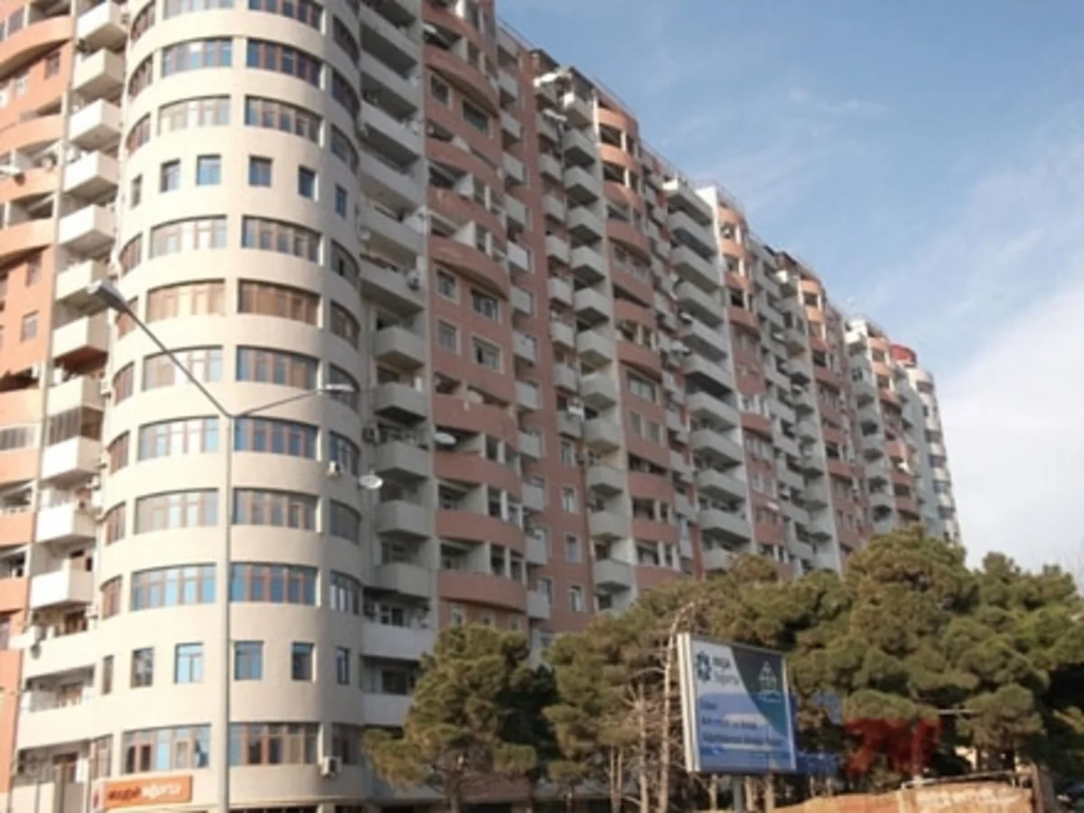 Azərbaycanda məhkəməyə əlil arabasında gətirilən şirkət rəhbərinə 9 il həbs cəzası verilib