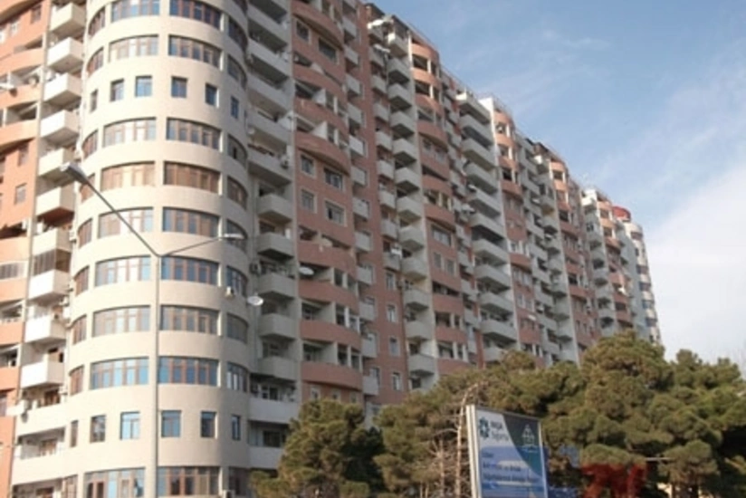 Azərbaycanda məhkəməyə əlil arabasında gətirilən şirkət rəhbərinə 9 il həbs cəzası verilib