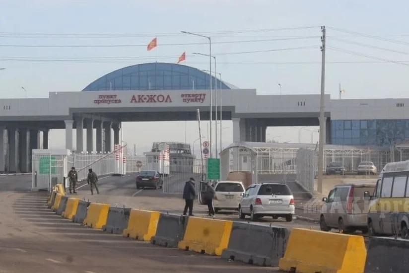 Казахстан закрыл три КПП на границе с Кыргызстаном