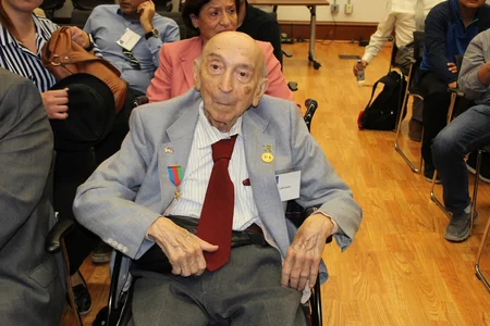 Kaliforniyanın Berkli Universitetində azərbaycanlı professor Lütfi Zadəyə Azərbaycan medalı təqdim olunub