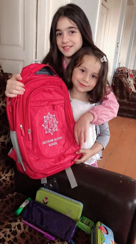 Heydər Əliyev Fondu bu il birinci sinfə gedən 17 min aztəminatlı və kimsəsiz uşağa hədiyyə verir