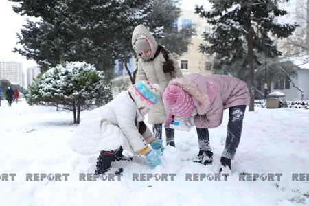 Qar ən çox uşaqları sevindirir... - VİDEO