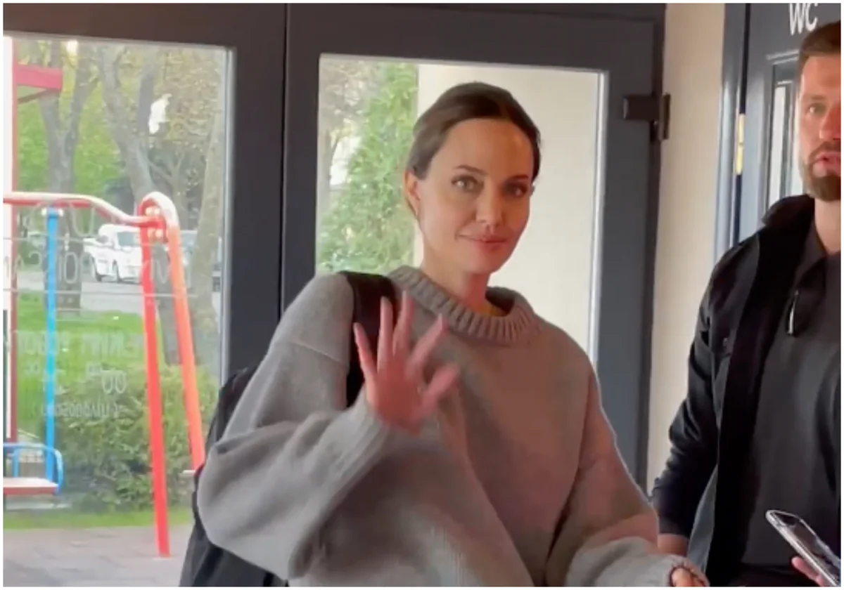 Анджелина Джоли прилетела в Украину