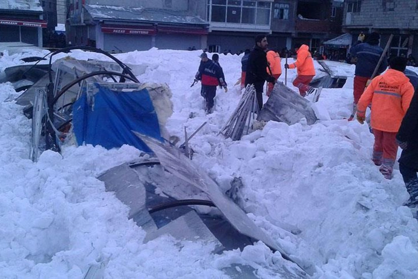 Türkiyədə bazarın damı çöküb, yaralanan var