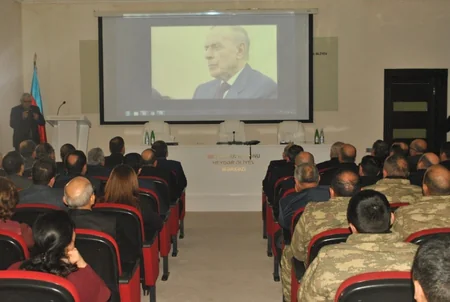 Ümummilli lider Heydər Əliyevin anım günü ilə əlaqədar Azərbaycan Ordusunda silsilə tədbirlər keçirilib