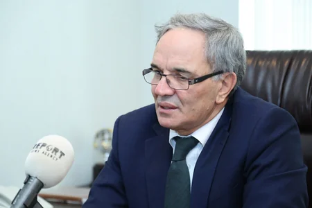 Əflatun Amaşov: “İstərdik ki, saytlarda çalışan yaradıcı əməkdaşlar ədəbi dil üzrə attestasiyadan keçsinlər” - MÜSAHİBƏ