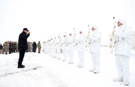 Qarsda hərbi təlimlərin yekununda Azərbaycan hərbçiləri şərti hədəfləri tam dəqiqliklə vurublar