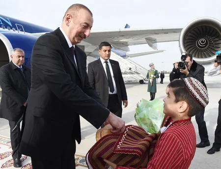 Prezident İlham Əliyev Türkmənistana rəsmi səfərə gedib