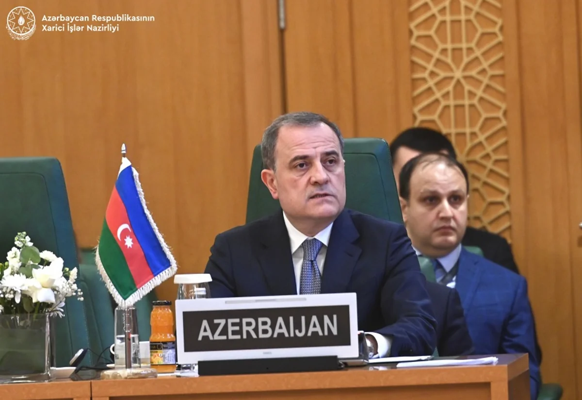 Jeyhun Bayramov adresses OIC extraordinary meeting