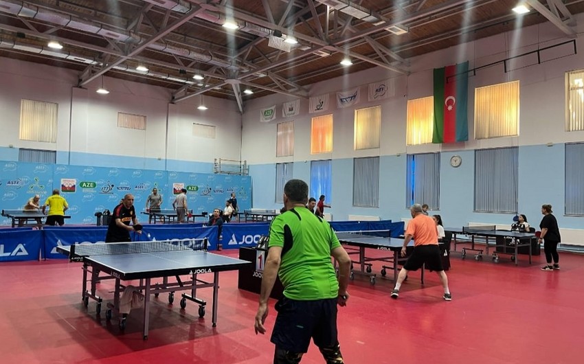 Veteran stolüstü tennisçilərin Azərbaycan çempionatına start verilib