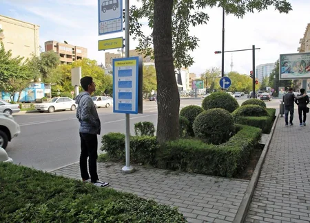 Bakının iki əsas küçəsində məlumat lövhələri quraşdırılıb