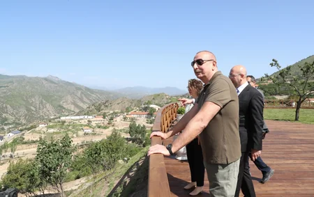 Prezident İlham Əliyevə Laçın şəhərinin Baş planı təqdim olunub