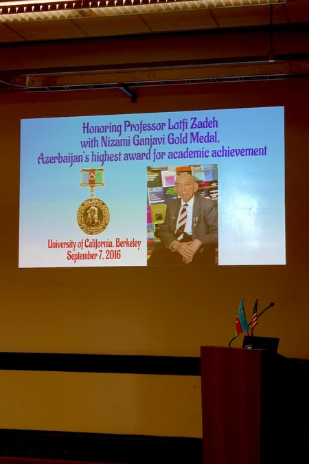 Kaliforniyanın Berkli Universitetində azərbaycanlı professor Lütfi Zadəyə Azərbaycan medalı təqdim olunub