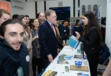 ADU-da EducationUSAin “Alumni Fair” təhsil sərgisi keçirilib