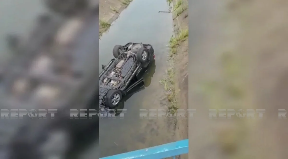 Cəlilabadda avtomobil aşaraq körpüdən su kanalına düşdü, xəsarət alan var