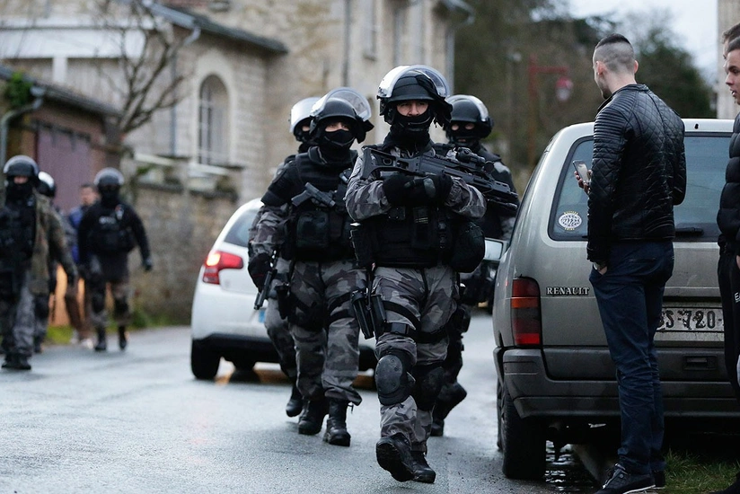 Fransada ailəsini girov saxlayan kişi zərərsizləşdirildi