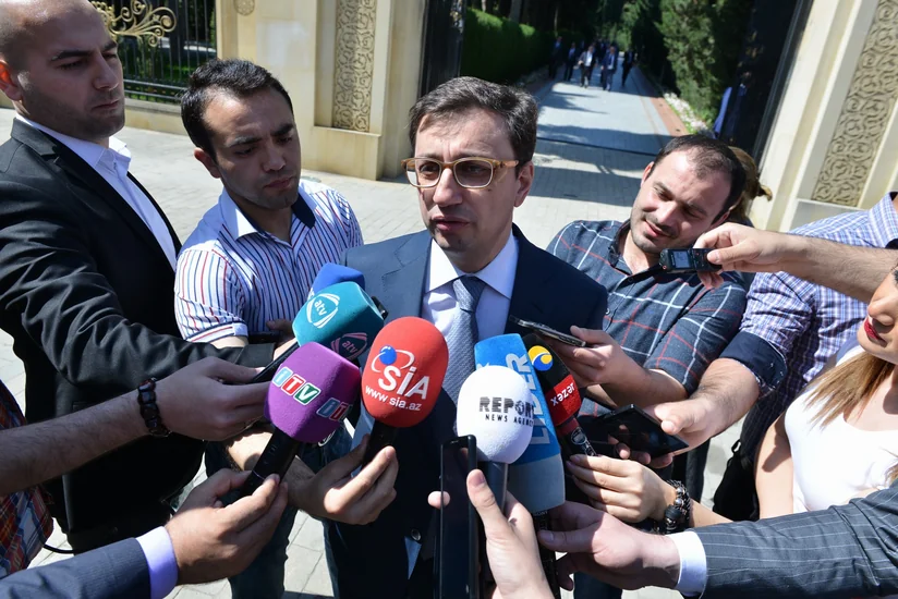 ​Руфат Асланлы: Требования о невыдаче валютных кредитов остаются в силе