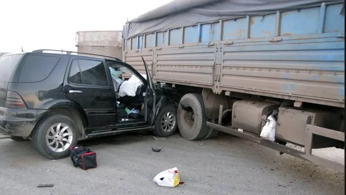 Salyanda KaMAZ Mercedeslə toqquşub: xəsarət alanlar var