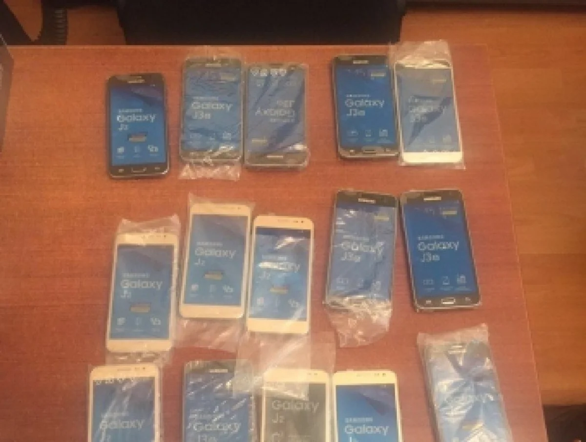 Tbilisi hava limanında Azərbaycan vətəndaşlarında qaçaqmalçılıq yolu ilə gətirilən mobil telefonlar aşkarlanıb