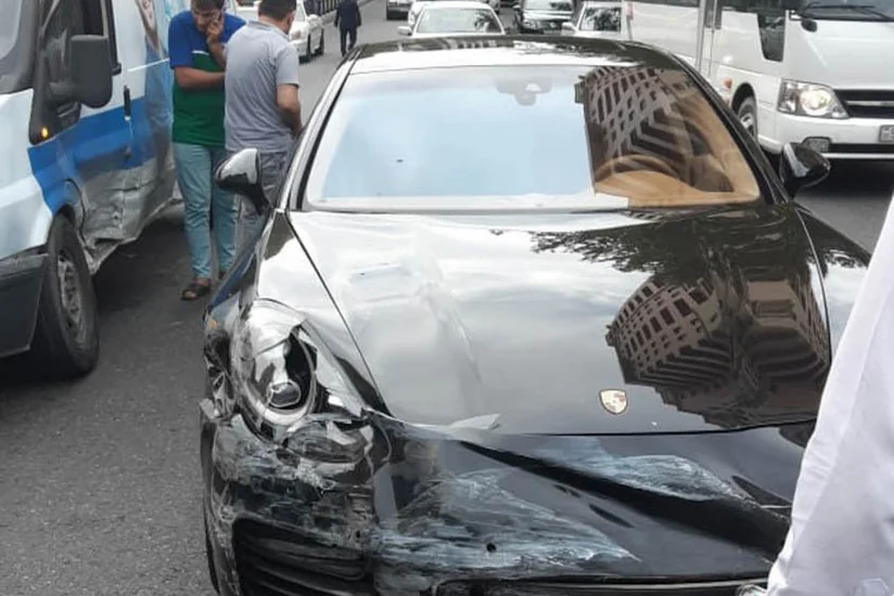 В центре Баку Porsche совершил ДТП - ФОТО