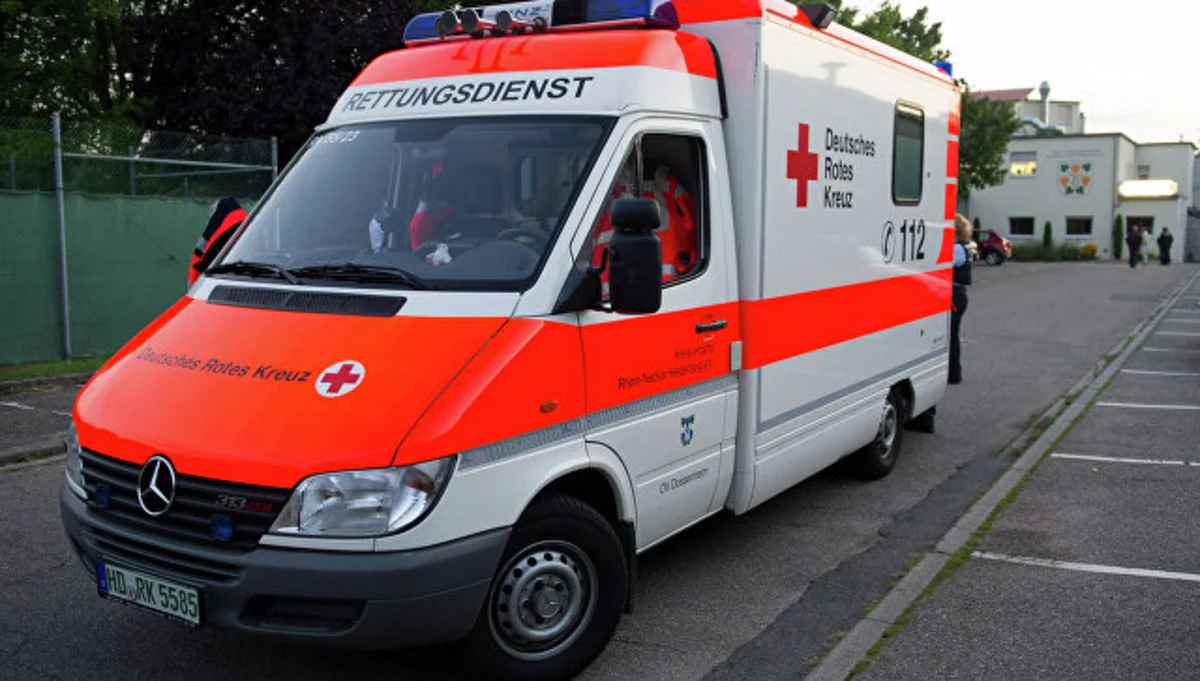 Almaniyada yük maşını qatarla toqquşub