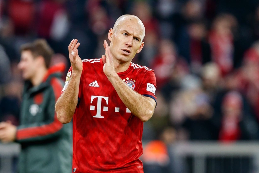 Aryen Robben karyerasını başa vurub
