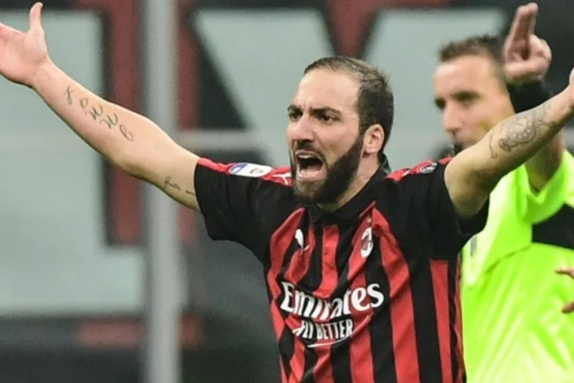 Milan klubunun hücumçusu iki oyunluq cəzalanıb